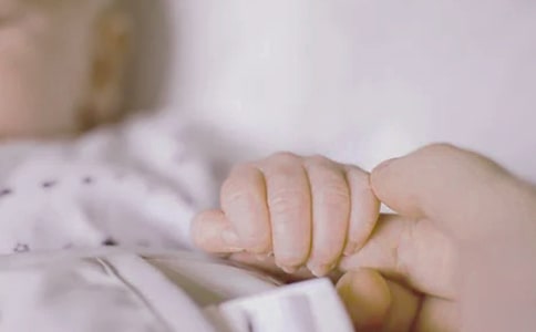 ����ף����