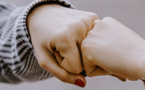 ����͹������ӵľ���