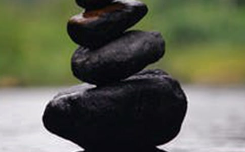 ���ں�г������