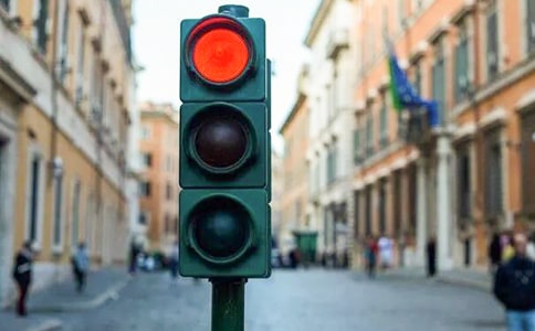 红绿灯的自述作文(集合8篇)