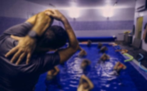 我的“羽毛球教练”作文