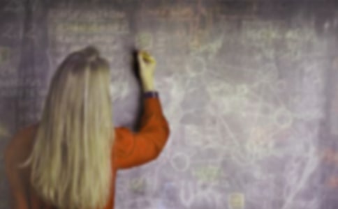 ��ʦ�ϸ���ѵ�ĵ�