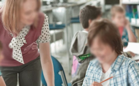 关于四年级的老师的作文四篇