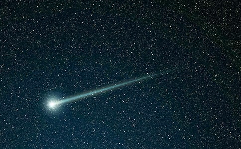 瞬间,流星划过作文