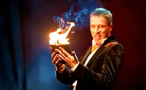 神奇的魔术师作文(15篇)