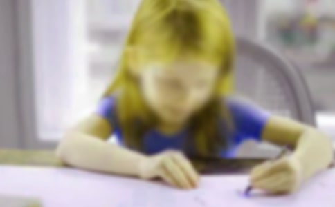 脾气不好的女孩作文