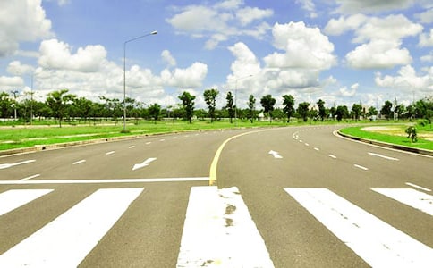 ���е�����