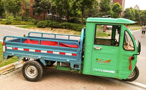 读着这本书,我想起了踩三轮车的阿叔