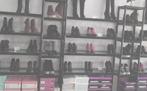 雪中的擦鞋店作文