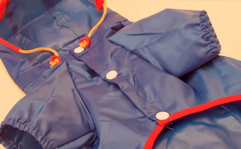 爱是一件雨衣作文