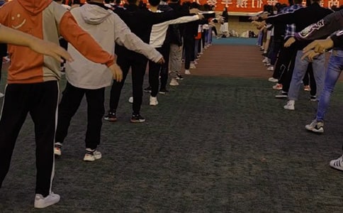 做早操看图作文